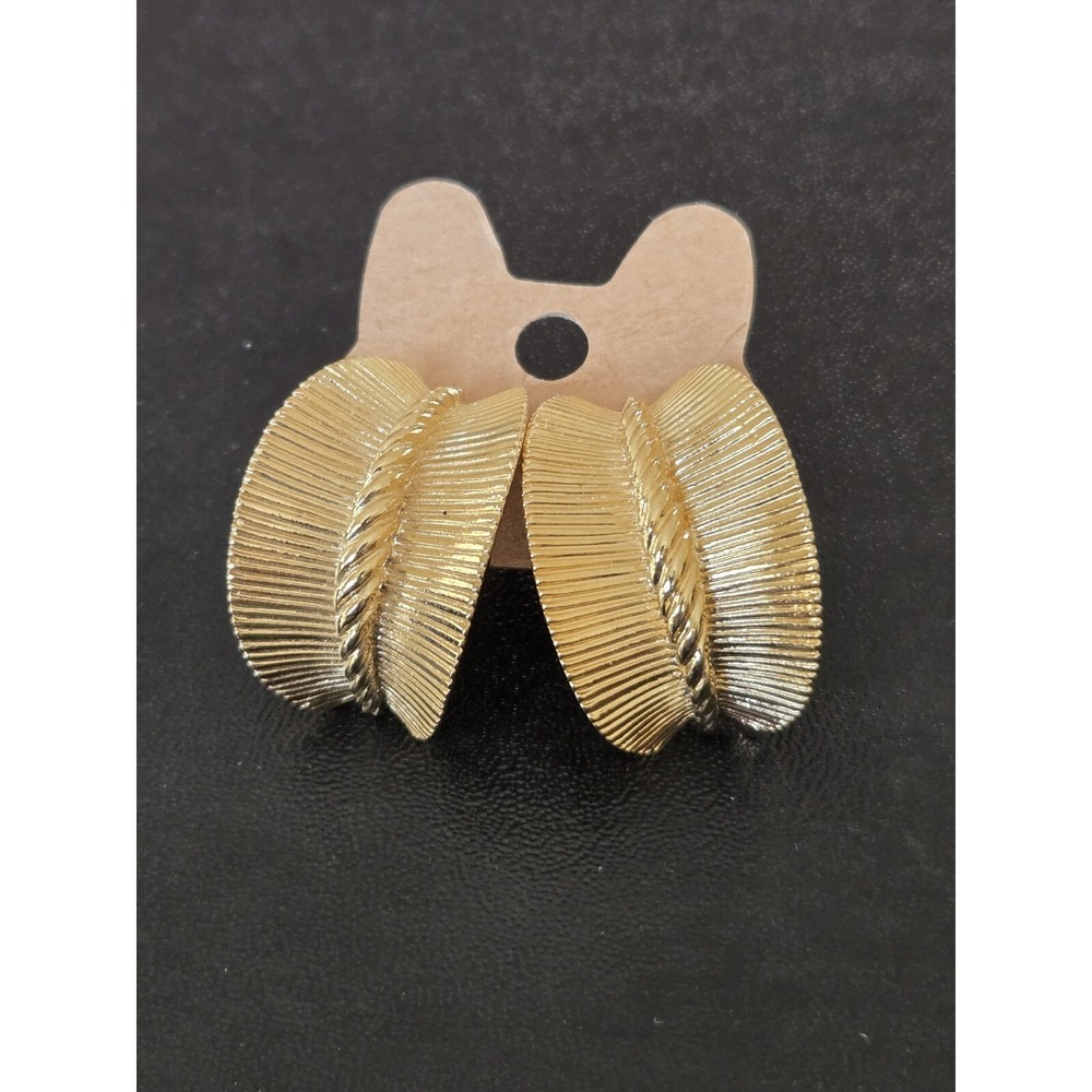VTG Napier Gold Toned Curved Ribbed Texture/ Rope Detail Earrings Post Style EUC